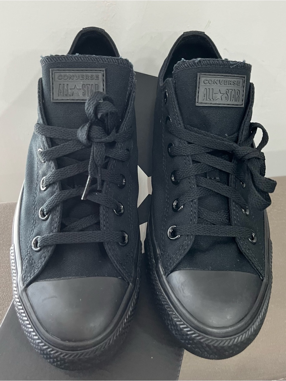 Converse‎ Black Low Top Canvas Sneakers